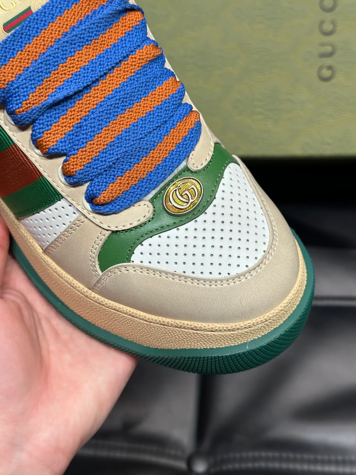 Men's men's shoes 💰p500 "GUCC*" Screener series 👫 Couple style GG thick-soled sneakers, the Screener series is inspired by the classic sneakers of the 1970s, cleverly incorporating the retro Gucci logo, two-color waterproof platform soles, and 5CM thick soles to enhance the aura, conveying the new design concept that a single product should be permanently accompanied by the passage of time, creating a retro distressed effect, decorated with metallic double G oval enamel details! High-quality, versatile classic items, highly recommended. Size female 35-39, male 38-44